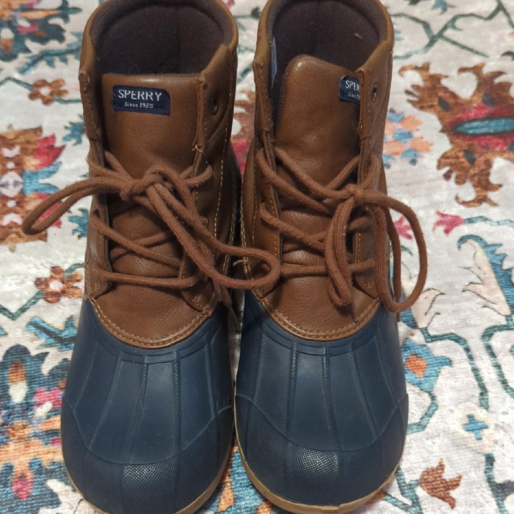 Sperry Kids Tan and Navy Boots